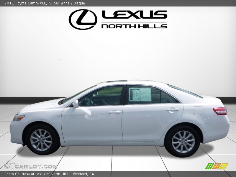 Super White / Bisque 2011 Toyota Camry XLE