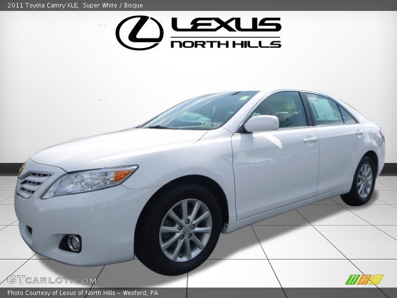 Super White / Bisque 2011 Toyota Camry XLE