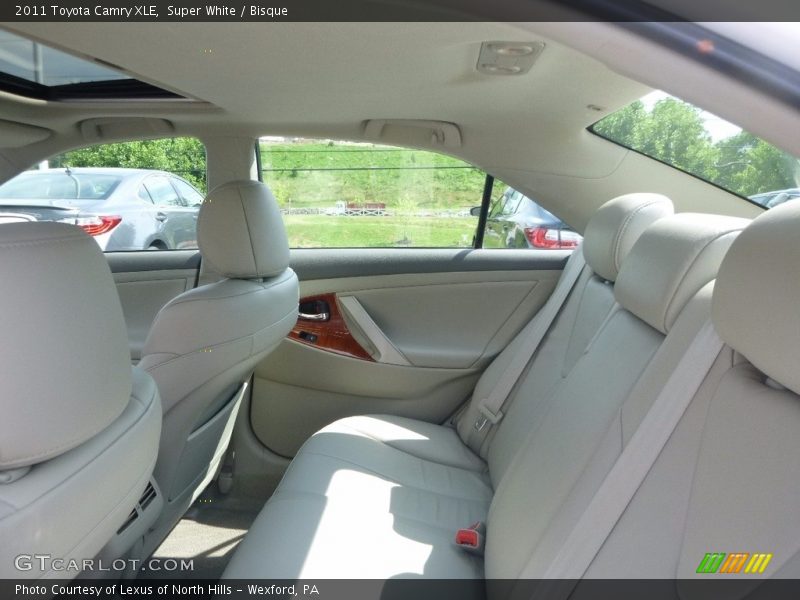 Super White / Bisque 2011 Toyota Camry XLE
