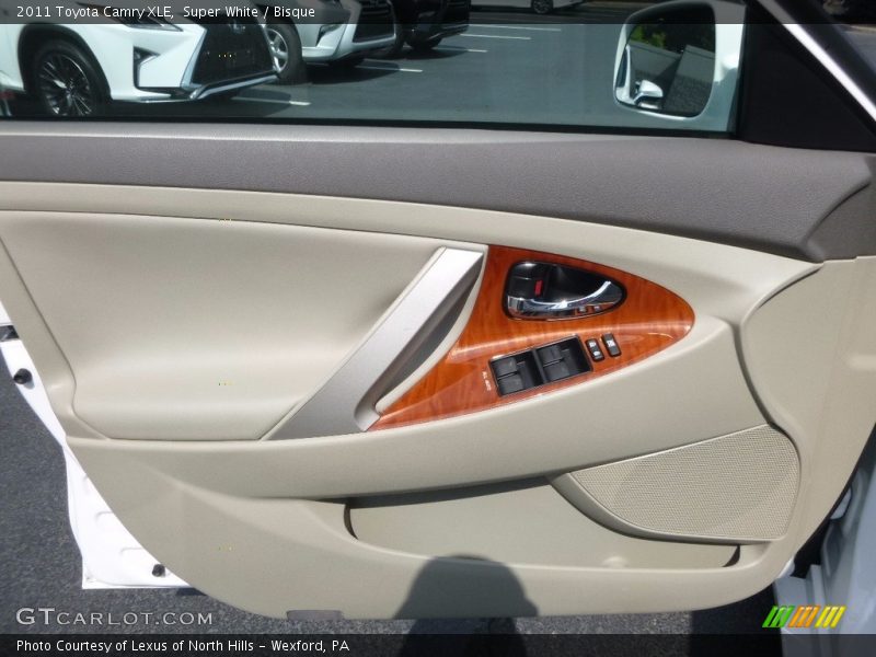 Super White / Bisque 2011 Toyota Camry XLE