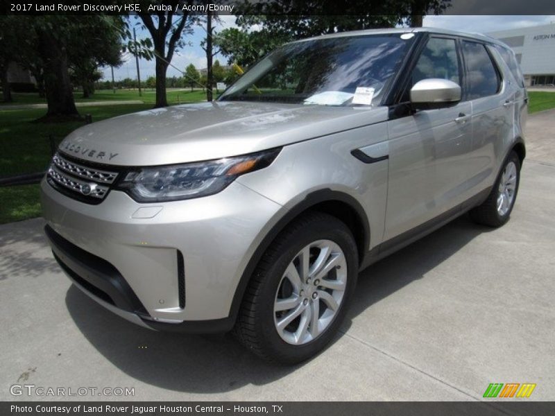 Front 3/4 View of 2017 Discovery HSE