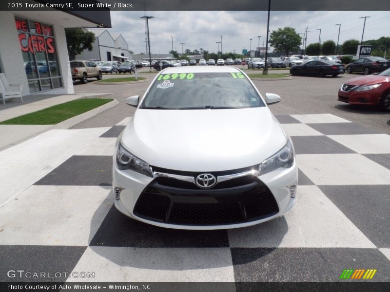 Super White / Black 2015 Toyota Camry SE