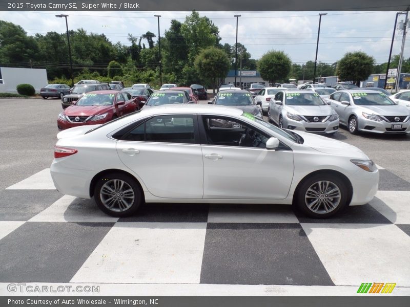Super White / Black 2015 Toyota Camry SE