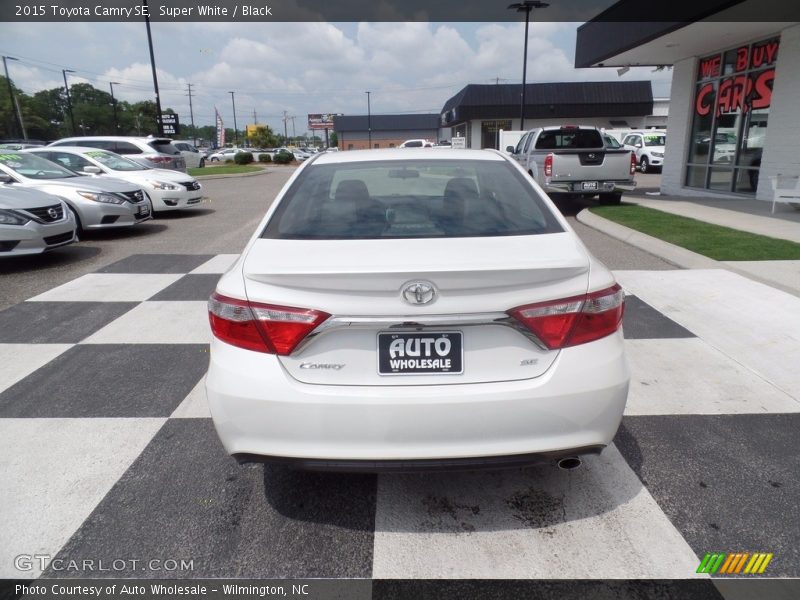 Super White / Black 2015 Toyota Camry SE