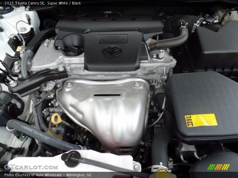 Super White / Black 2015 Toyota Camry SE