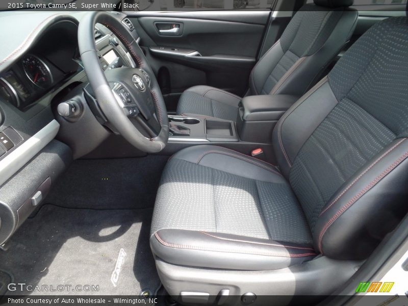 Super White / Black 2015 Toyota Camry SE