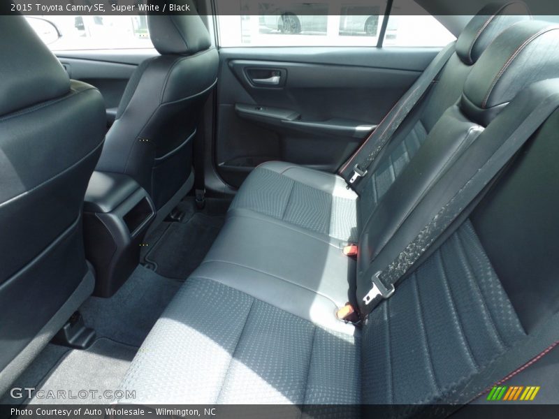 Super White / Black 2015 Toyota Camry SE