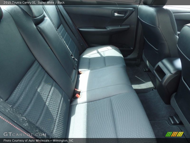 Super White / Black 2015 Toyota Camry SE