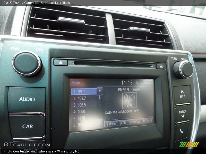 Super White / Black 2015 Toyota Camry SE