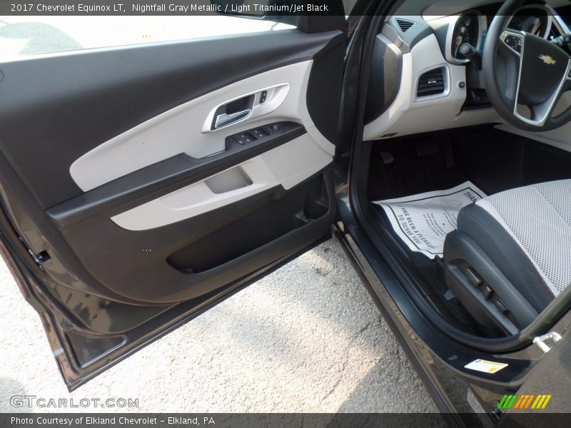 Nightfall Gray Metallic / Light Titanium/Jet Black 2017 Chevrolet Equinox LT