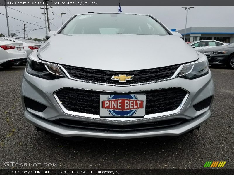 Silver Ice Metallic / Jet Black 2017 Chevrolet Cruze LT