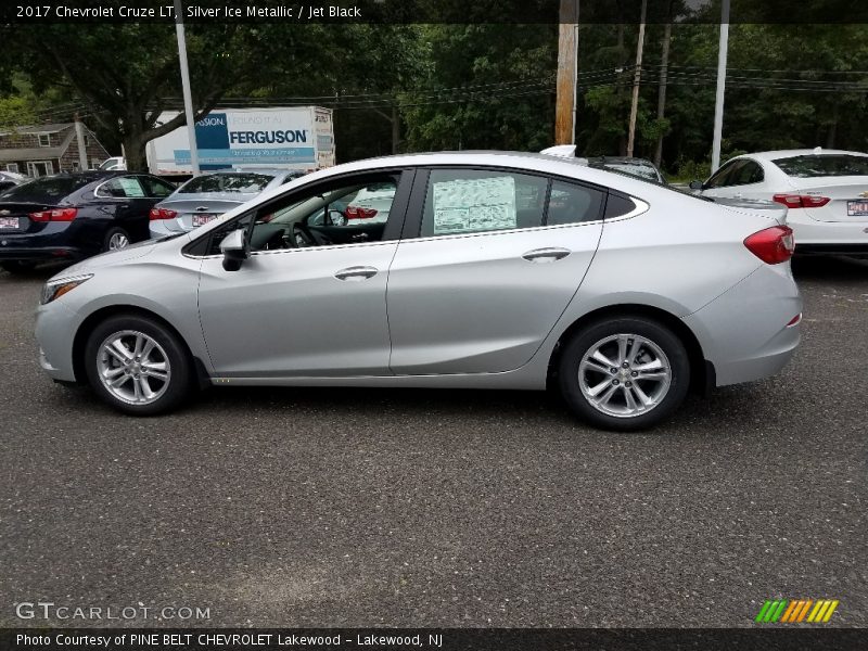 Silver Ice Metallic / Jet Black 2017 Chevrolet Cruze LT