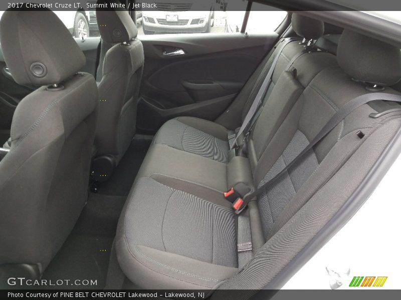 Summit White / Jet Black 2017 Chevrolet Cruze LT