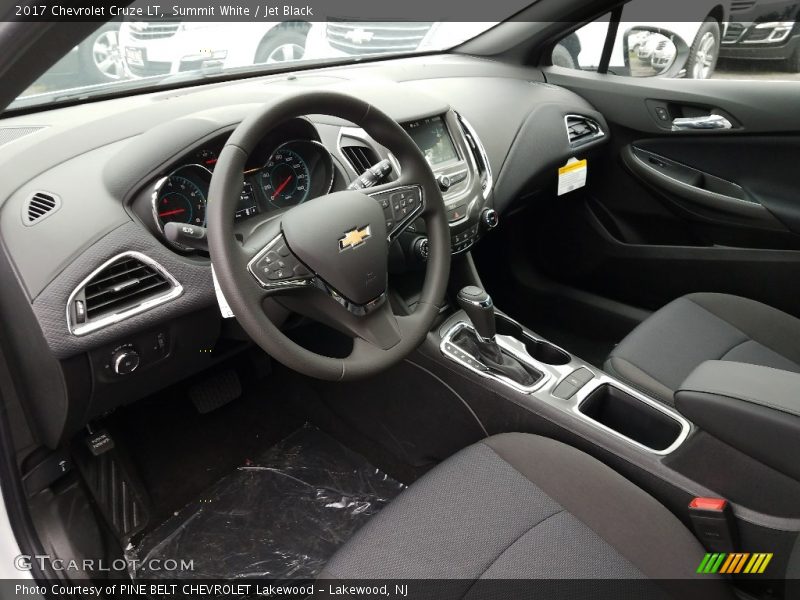 Summit White / Jet Black 2017 Chevrolet Cruze LT
