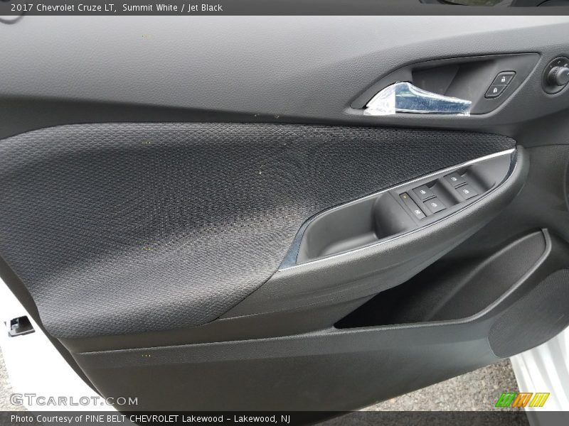 Summit White / Jet Black 2017 Chevrolet Cruze LT