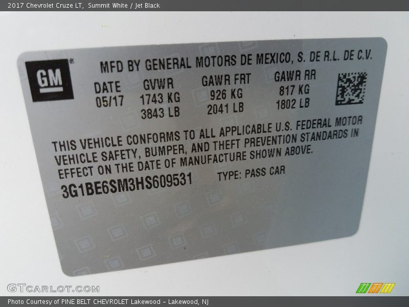 Summit White / Jet Black 2017 Chevrolet Cruze LT
