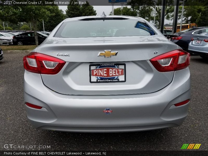 Silver Ice Metallic / Jet Black 2017 Chevrolet Cruze LT