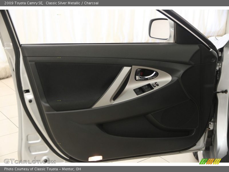 Classic Silver Metallic / Charcoal 2009 Toyota Camry SE
