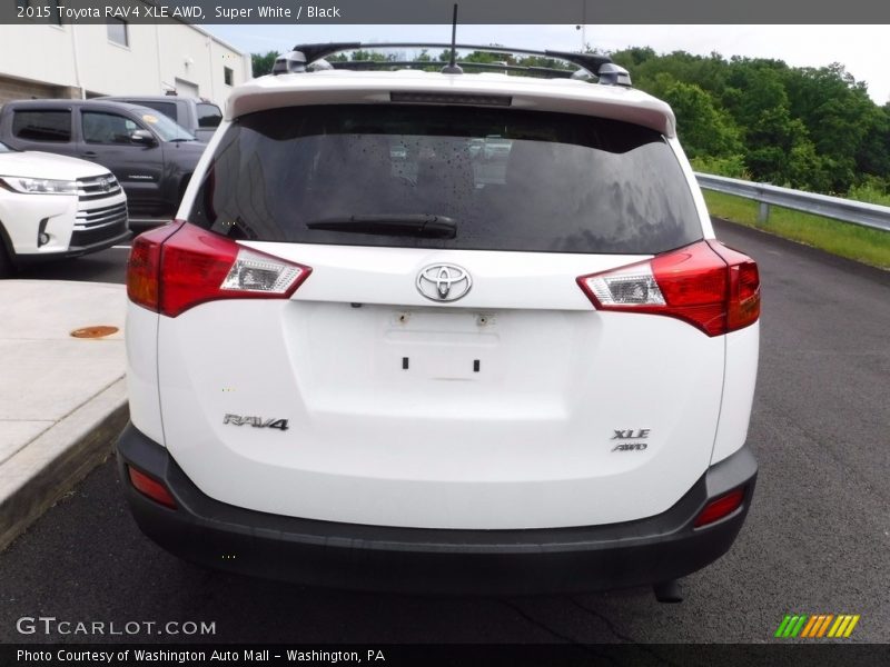 Super White / Black 2015 Toyota RAV4 XLE AWD