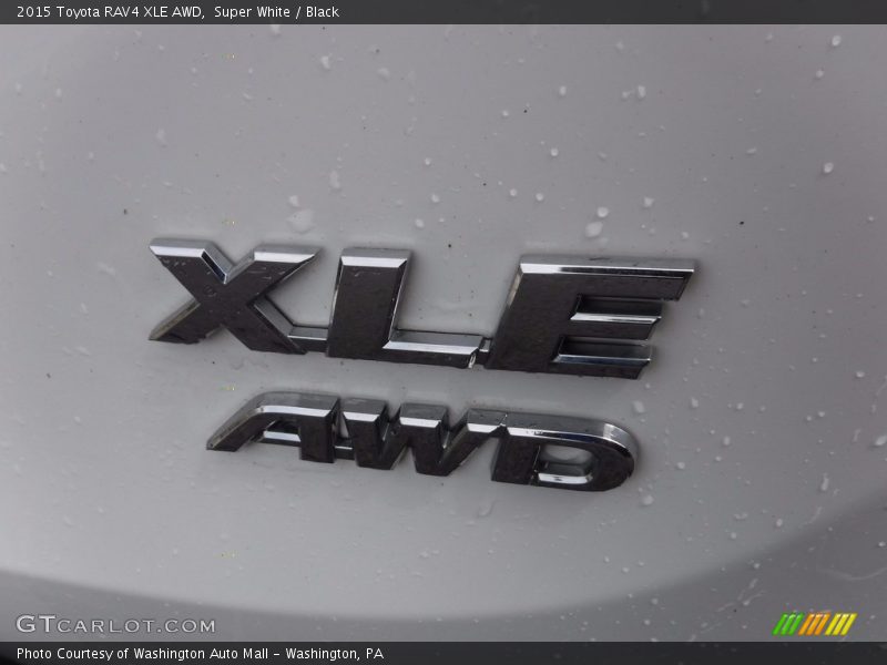 Super White / Black 2015 Toyota RAV4 XLE AWD
