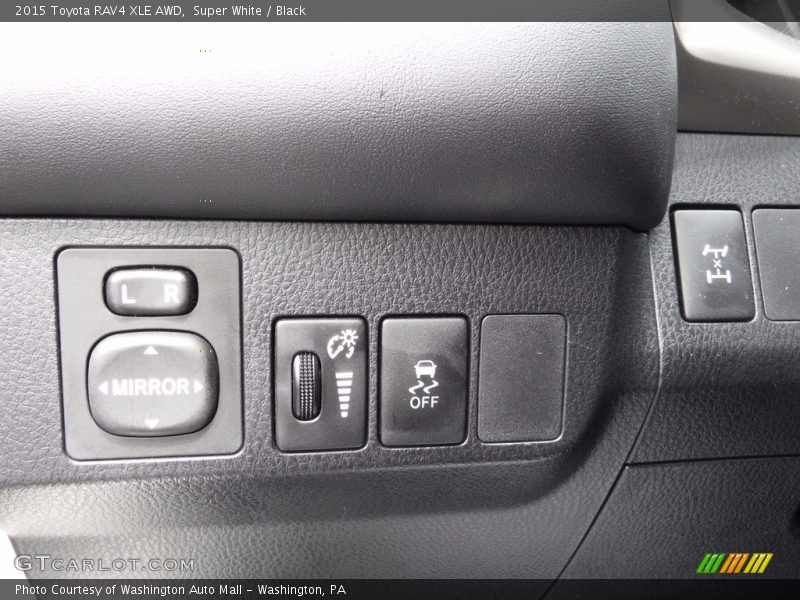Super White / Black 2015 Toyota RAV4 XLE AWD