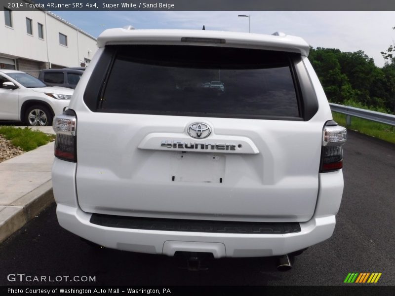 Super White / Sand Beige 2014 Toyota 4Runner SR5 4x4
