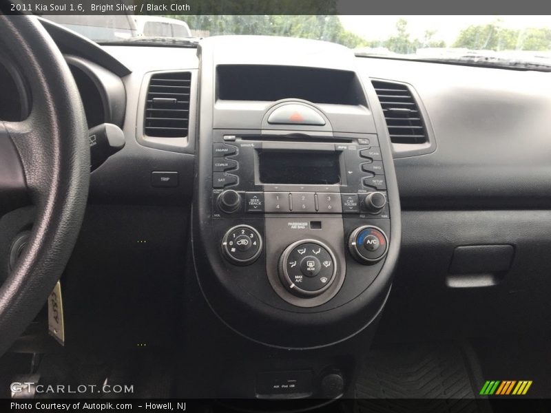 Bright Silver / Black Cloth 2011 Kia Soul 1.6
