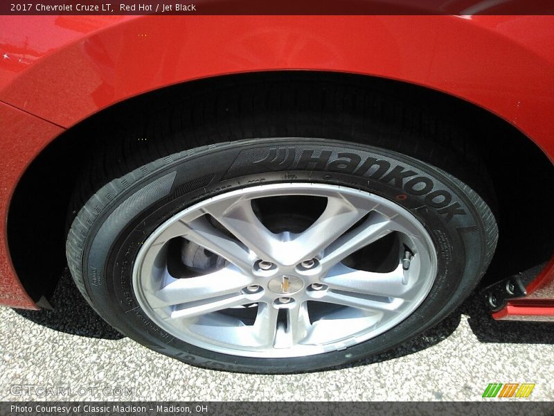 Red Hot / Jet Black 2017 Chevrolet Cruze LT