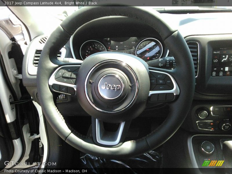 Bright White / Black 2017 Jeep Compass Latitude 4x4