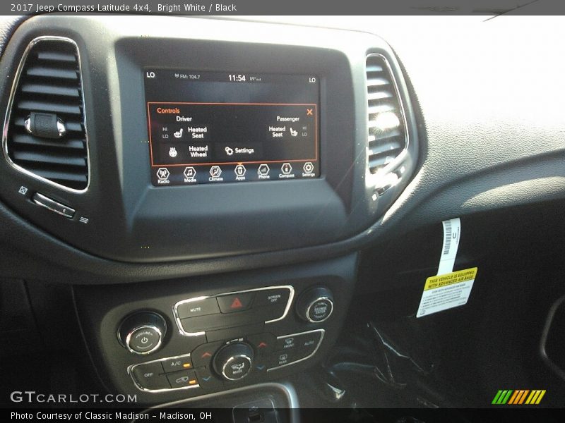 Bright White / Black 2017 Jeep Compass Latitude 4x4