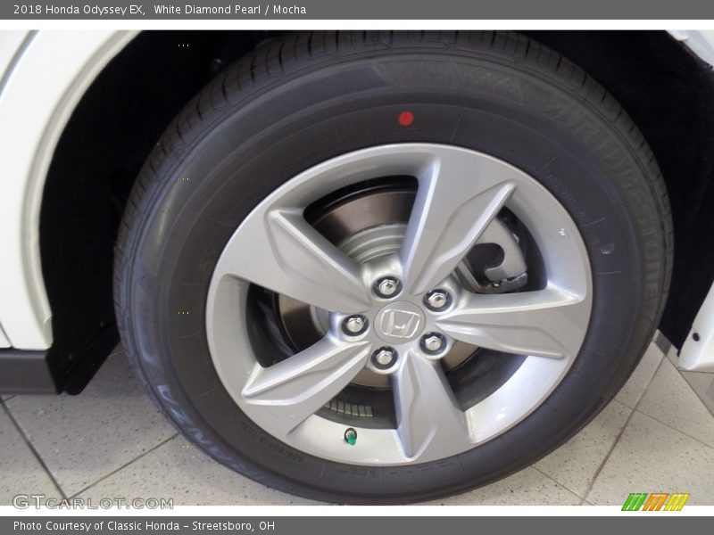 White Diamond Pearl / Mocha 2018 Honda Odyssey EX