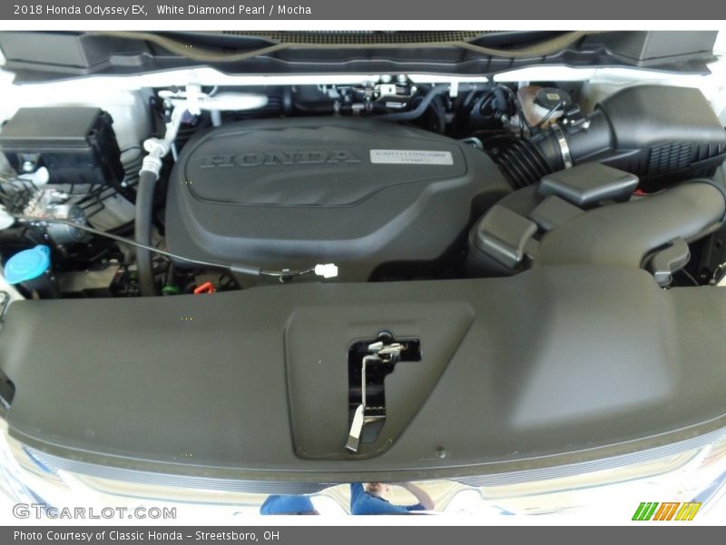 White Diamond Pearl / Mocha 2018 Honda Odyssey EX