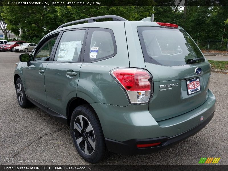 Jasmine Green Metallic / Gray 2017 Subaru Forester 2.5i