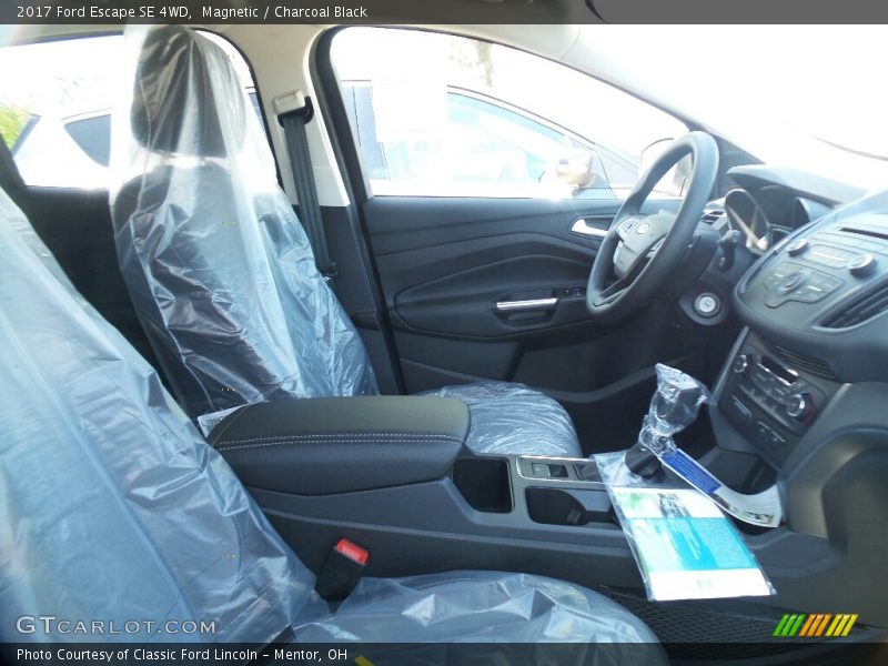 Magnetic / Charcoal Black 2017 Ford Escape SE 4WD