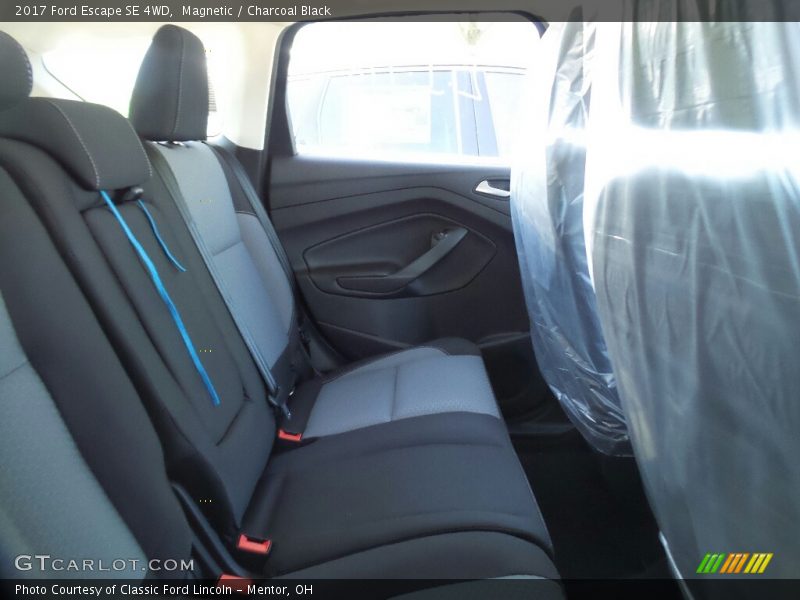 Magnetic / Charcoal Black 2017 Ford Escape SE 4WD