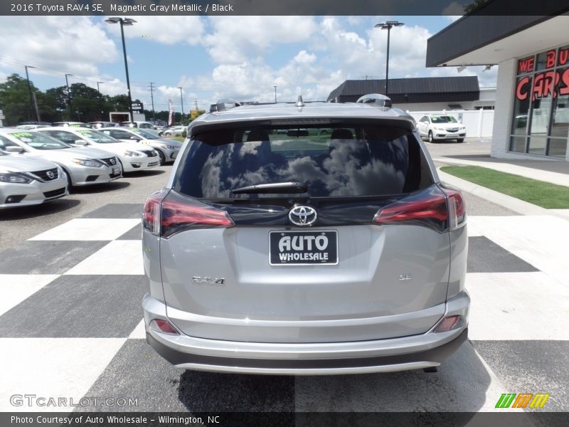 Magnetic Gray Metallic / Black 2016 Toyota RAV4 SE