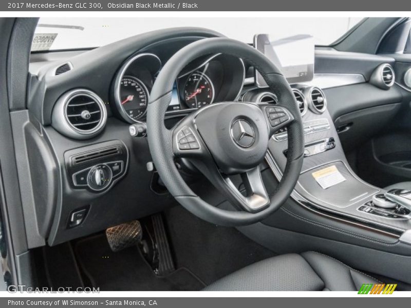 Obsidian Black Metallic / Black 2017 Mercedes-Benz GLC 300