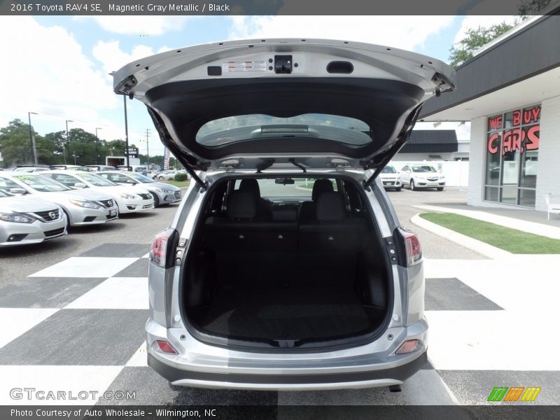 Magnetic Gray Metallic / Black 2016 Toyota RAV4 SE