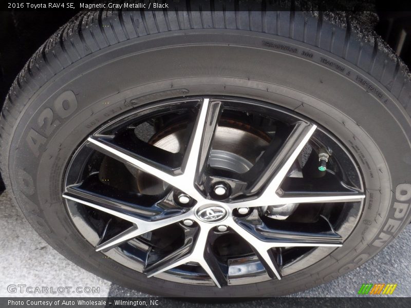 Magnetic Gray Metallic / Black 2016 Toyota RAV4 SE