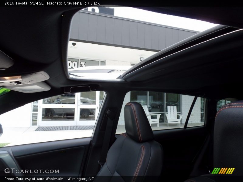 Magnetic Gray Metallic / Black 2016 Toyota RAV4 SE