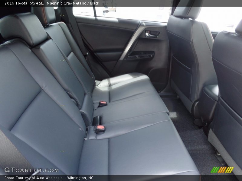 Magnetic Gray Metallic / Black 2016 Toyota RAV4 SE