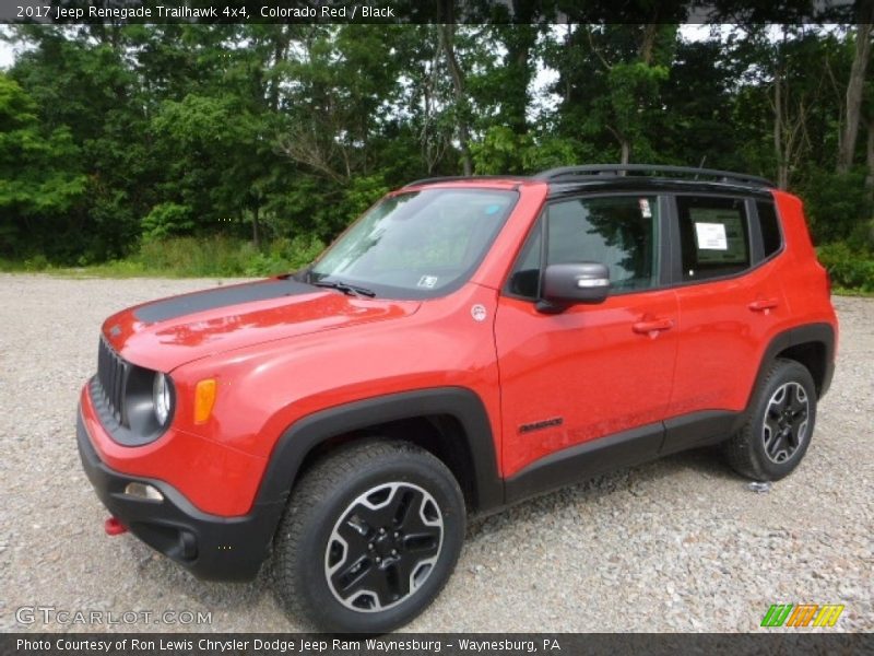 Front 3/4 View of 2017 Renegade Trailhawk 4x4