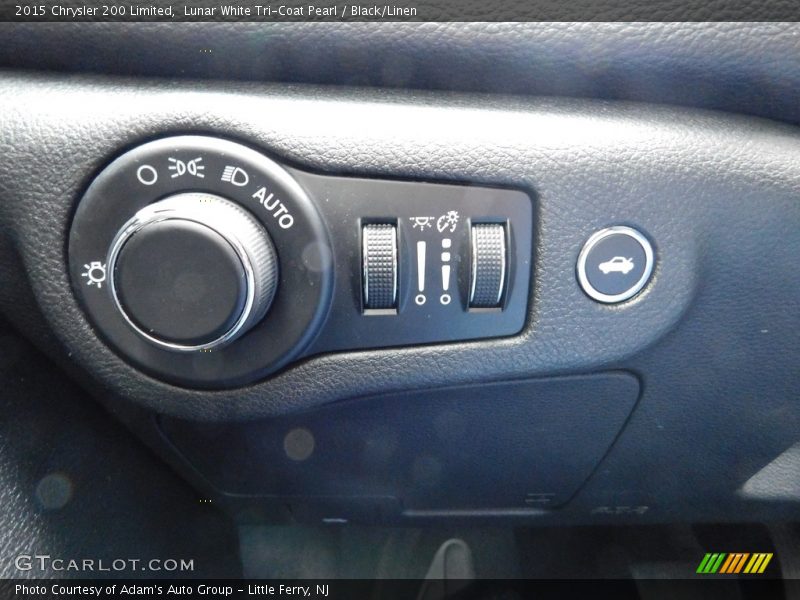 Lunar White Tri-Coat Pearl / Black/Linen 2015 Chrysler 200 Limited