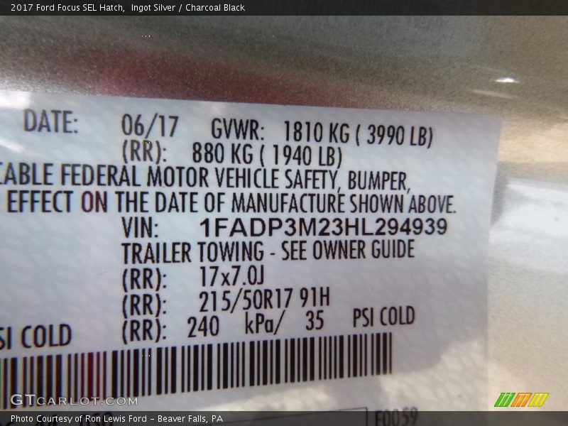 Ingot Silver / Charcoal Black 2017 Ford Focus SEL Hatch
