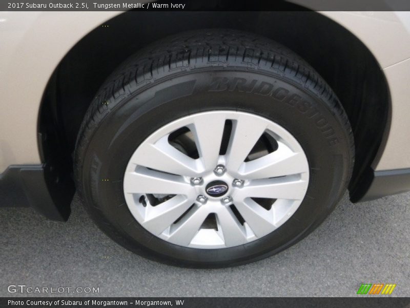 Tungsten Metallic / Warm Ivory 2017 Subaru Outback 2.5i