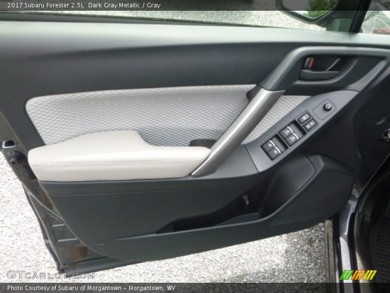 Dark Gray Metallic / Gray 2017 Subaru Forester 2.5i