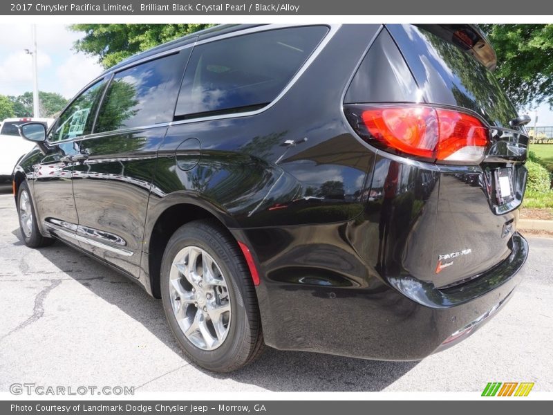 Brilliant Black Crystal Pearl / Black/Alloy 2017 Chrysler Pacifica Limited