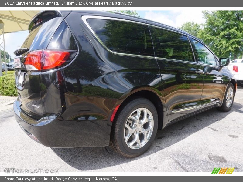 Brilliant Black Crystal Pearl / Black/Alloy 2017 Chrysler Pacifica Limited