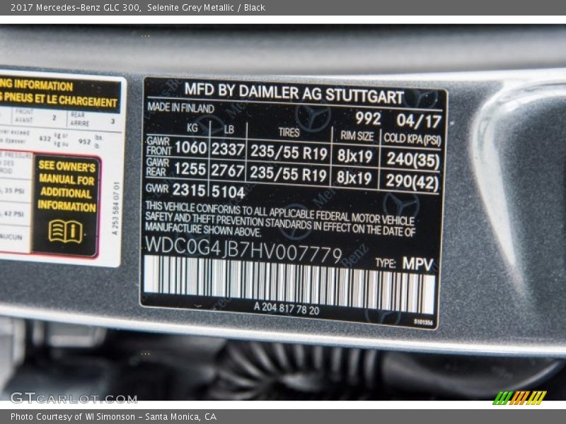 Selenite Grey Metallic / Black 2017 Mercedes-Benz GLC 300