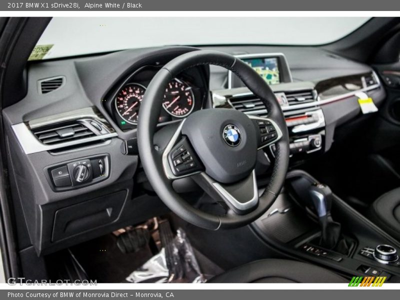 Alpine White / Black 2017 BMW X1 sDrive28i